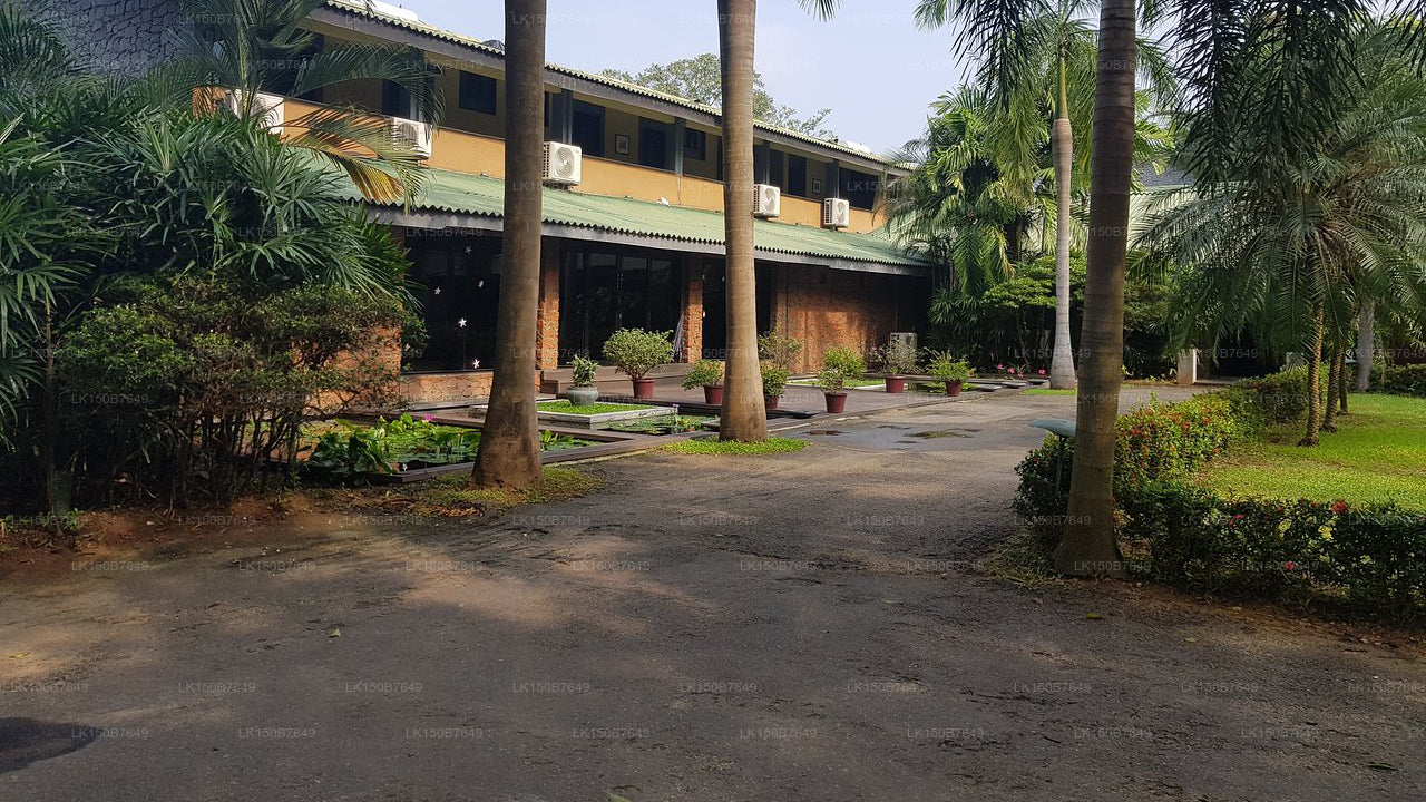 The Lake Hotel, Polonnaruwa