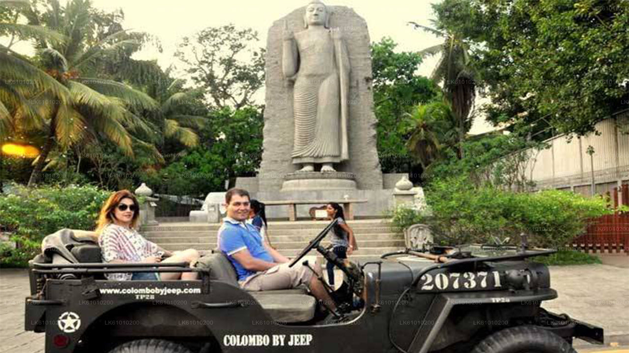 جولة في مدينة كولومبو بواسطة War Jeep