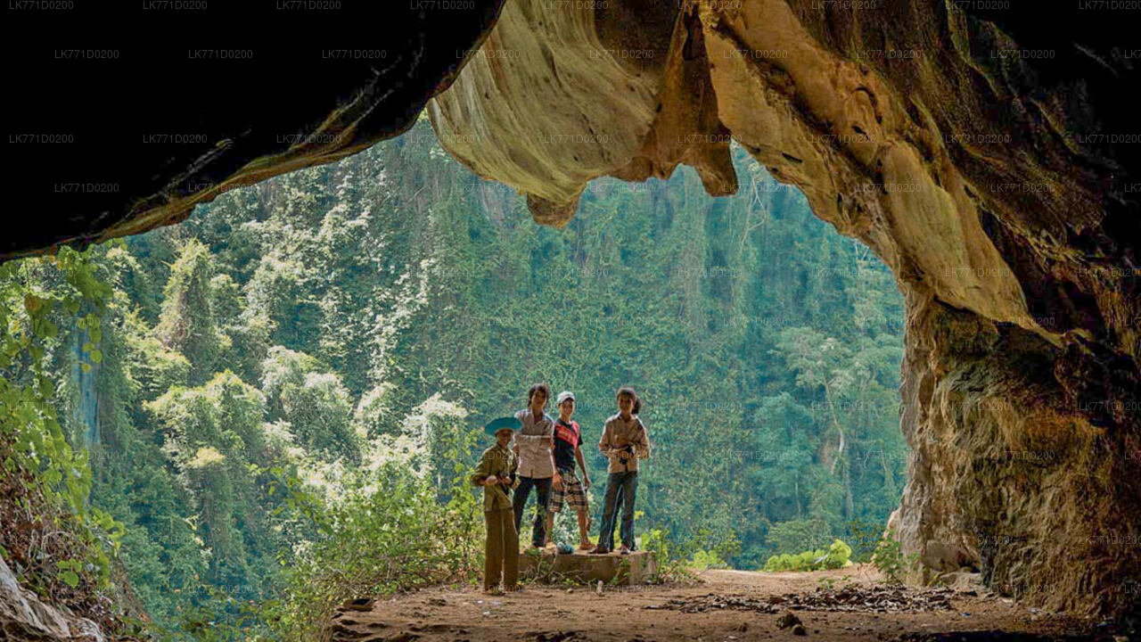 Belilena Cave Cycling Tour from Kitulgala